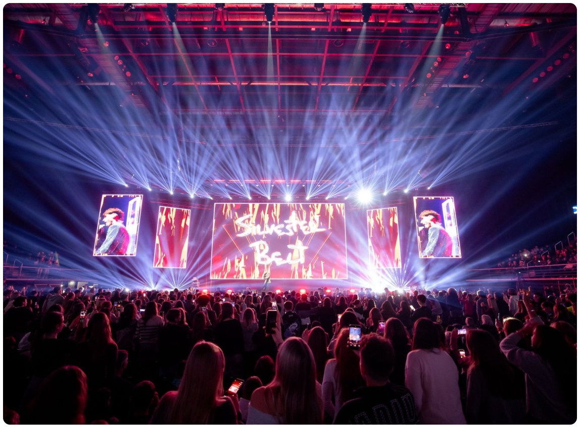 GEPD event photo from Žalgirio Arena with a packed crowd and stage lights
